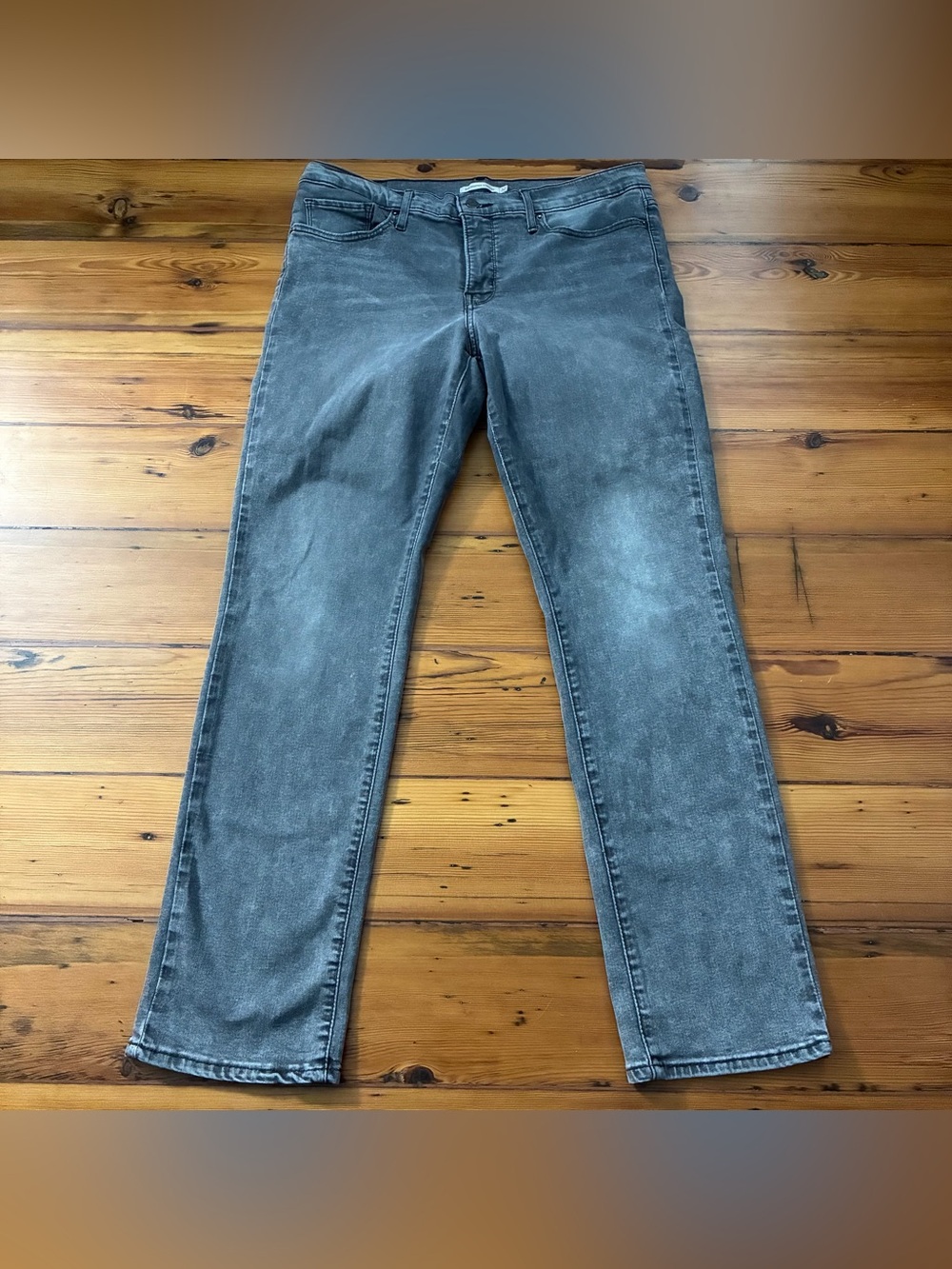 32x32” Levi's 314 Shaping Straight Jeans